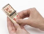 Victor Metal Pedal Mouse Trap - M023 - Wood Mouse Trap, Brown, 2 Count (Pack of 1) - Image 3